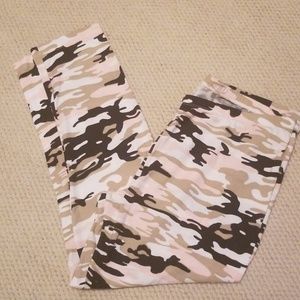 Ladies Blk/Wht/Pnk Camouflage Stretch Pants Medium